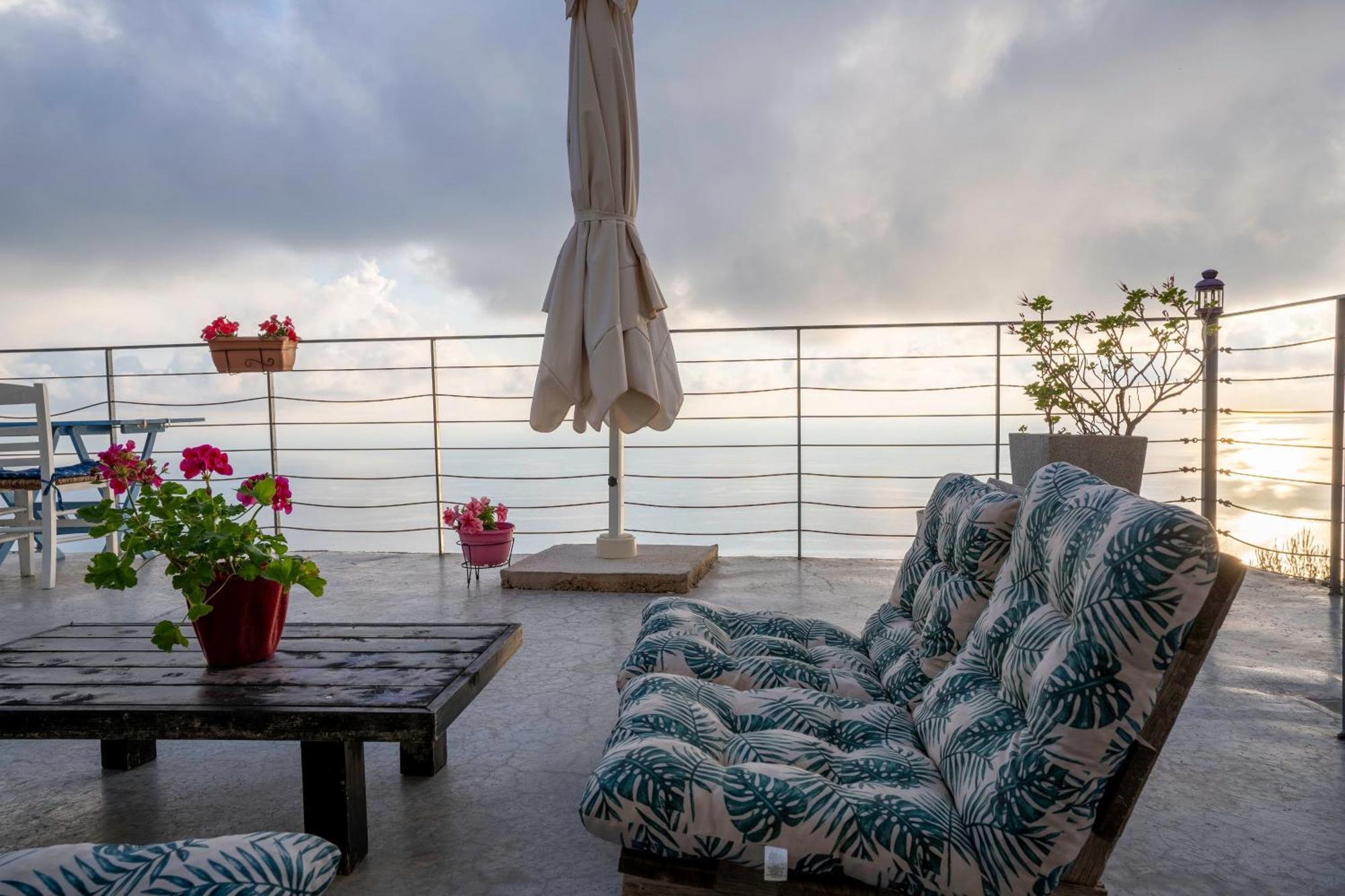Serenity Boutique Suites Атаніон Екстер'єр фото